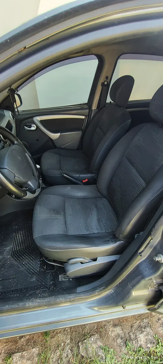 Renault Sandero 2011 1.0 16v Expression Hi-flex 5p — foto 10