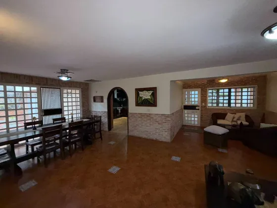 Se Vende Casa Quinta En La Urbanización Colinas De Guataparo Rp