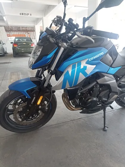 Cf Moto Azul Con Plata A Tratar