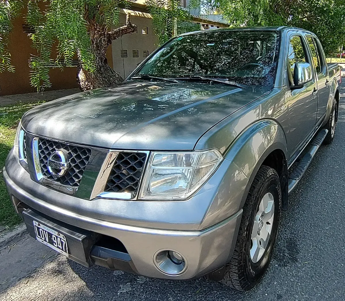 Nissan Frontier 2.5 4WD LE 6MT May 13