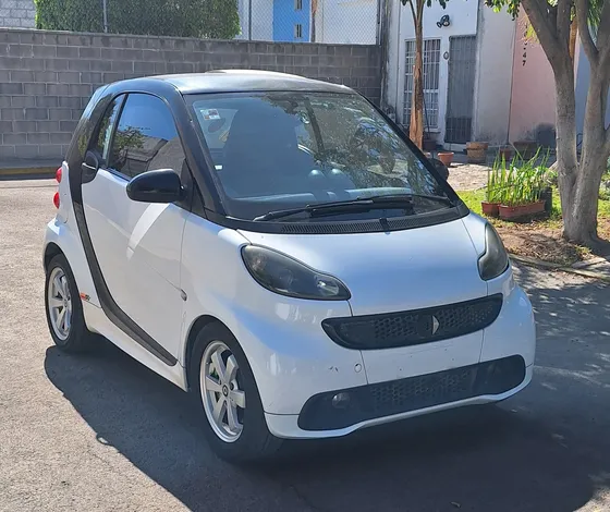 Smart Fortwo Coupe Black & White Mt