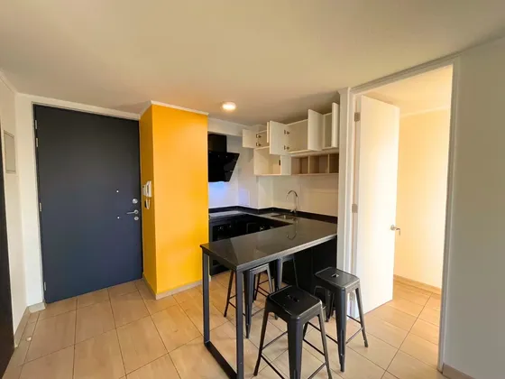 Arriendo De Departamento En San Miguel. 2 Dormitorio, 2 B.