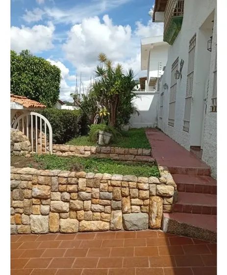 Venta De Casa Original En Los Naranjos Del Cafetal .
