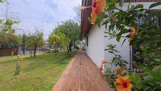 Casa En Venta De 3 Dorm. En Las Condes