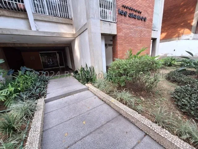 Bello Apartamento En Venta En El Cafetal. Mls #24-26352. K.o.