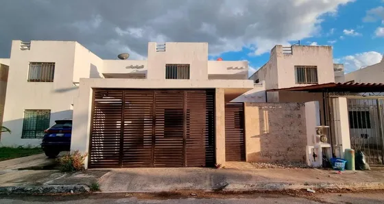 Casa En Renta En Las Americas. 3 Recamaras, 1 Baño Y Medio, Cochera Techada.
