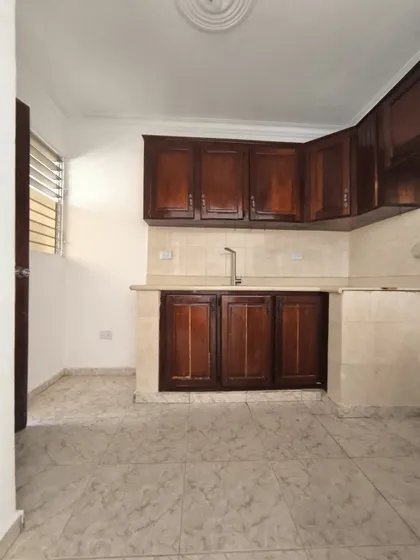 Apartamento De 4 Habitaciones 3 Baños Balcón Un Parqueo Sala