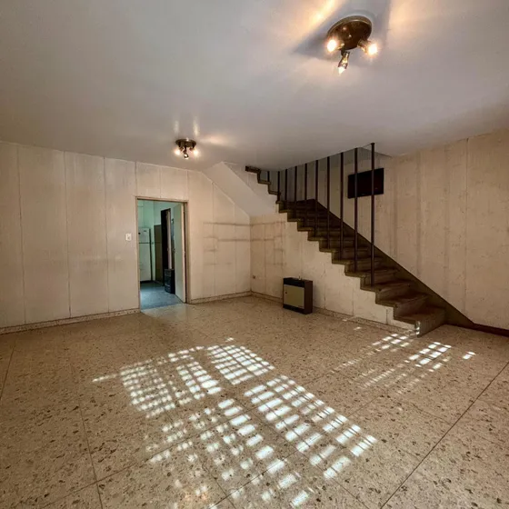 Casa En Venta - 4 Dormitorios 3 Baños - Coghlan