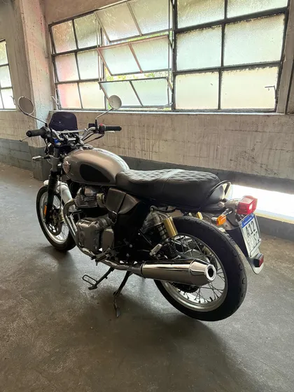 Royal Enfield Interceptor 650 Inmaculada Con Accesorios