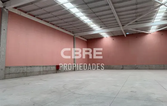 Excelente Bodega Con Andén En Arriendo - Sector El Montijo