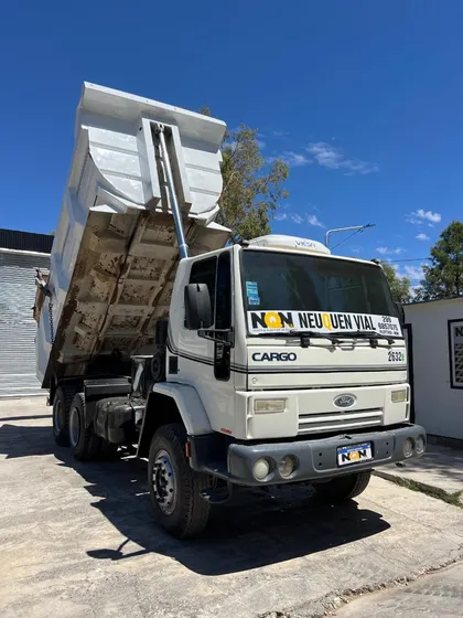 Ford Cargo 2632 6x4 Camion Tatu Con Volcadora Nqnmaq