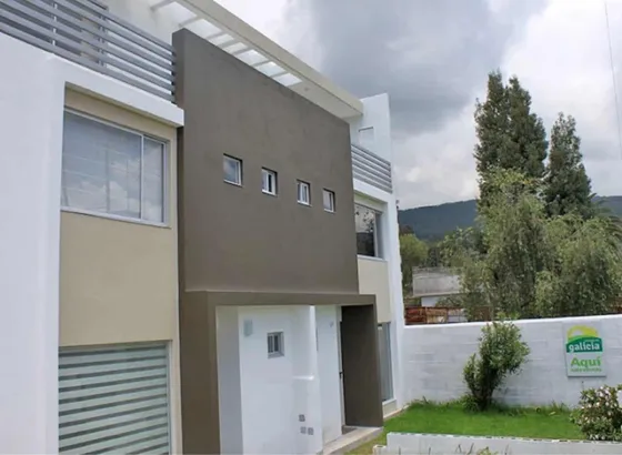 Casa 3 Pisos Valle De Los Chillos