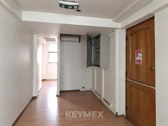 Oficina En Arriendo En Alameda, 104 M2