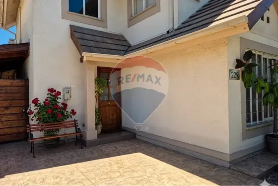 Espaciosa Casa, Linderos, Alto Sacramento