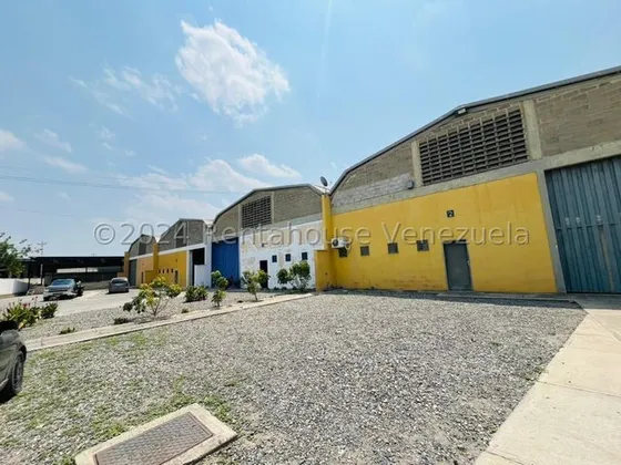Galpon Industrial En Venta En Zona Industrial De Barquisimeto, Ideal Para La Inversion Comercial O Para Deposito, 2 4 - 2 0 7 0 4 , Francisco Rojas Norscia De Rentahouse, Llama Ya En Invierte!!! 