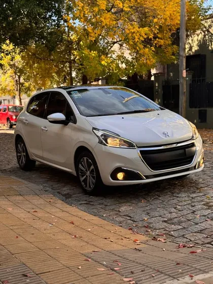 Peugeot 208 1.6 Feline