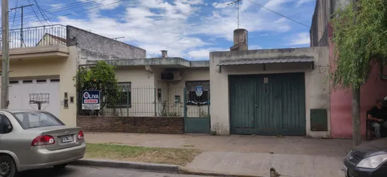 Casa Americana En El Barrio Santa Clara.