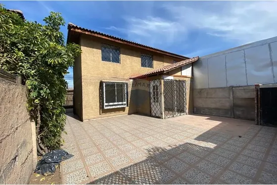 Vendo Casa En Quilicura - Excelente Estado