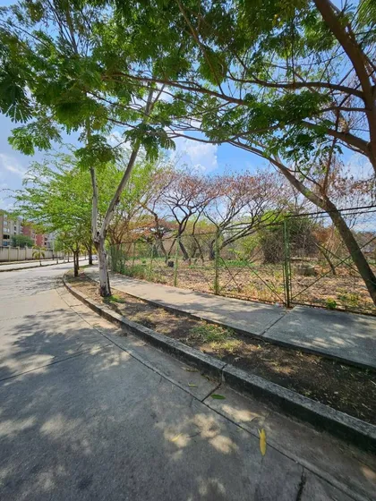 Venta De Terreno Comercial En Av. Don Julio Centeno. 239056