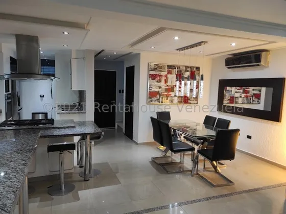 Julio Latouche 23-21578 Hermoso Townhouse En Venta Mañongo Valencia, Completamente Equipado Y Amoblado Planta Total 100% Y Pozo De Agua.