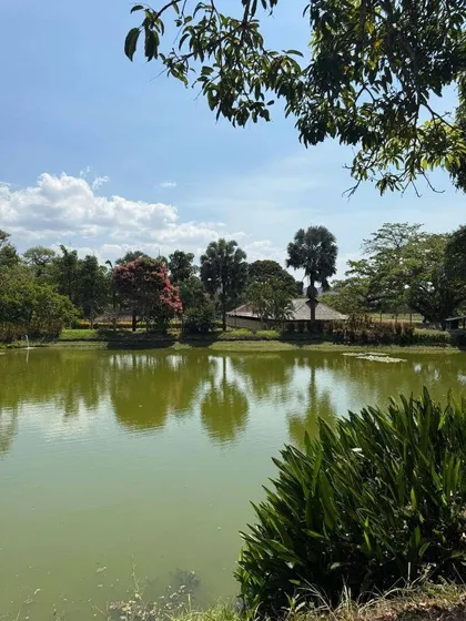 Caballeriza En Venta. Caballeriza De 17 Puestos Con Brete, Residencia Principal De Dos Plantas, Habitación Para Personal, Depósito. Mr