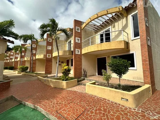 Townhouse Moderno En Conjunto Cerrado, Con Moderna Cocina En Pampatar, Zona Cerca De Centros Comerciales Y Zona Gastronómica De La Isla De Margarita, Estado Nueva Esparta