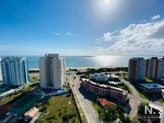 Apartamento En Venta De 2 Dormitorios En Playa Mansa , Punta Del Este 