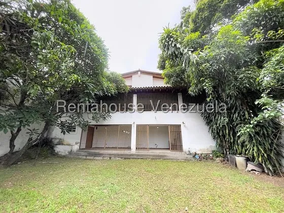 Sb En Venta Casa En Terrazas Del Club Hipico Para Remodelar A Su Gusto, Ubicada En Una Zona Privilegiada , Contiene Amplios Cuartos Con Sus Baños Incorporados, Ideal Para Familias Numerosas.