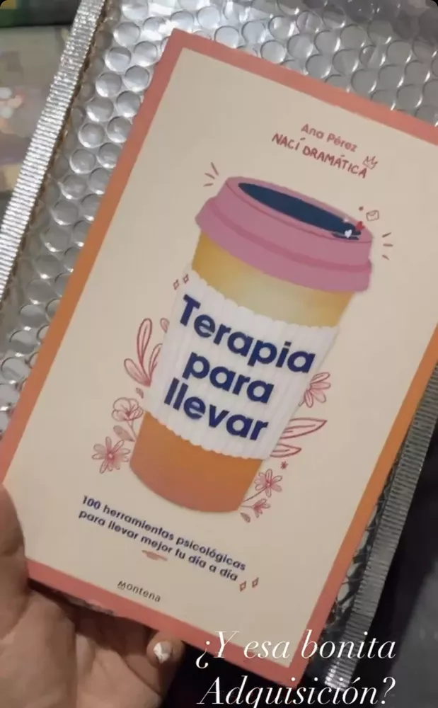 Terapia para llevar: 100 herramientas psicológicas para llevar mejor tu día  a día (Montena) : Pérez (@nacidramatica), Ana: : Libros