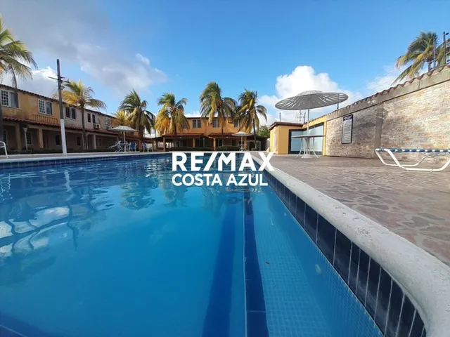 Remax Vende Amplio Y Comodo Townhouse En El Conjunto Residencial Marina Napoli En Tucacas