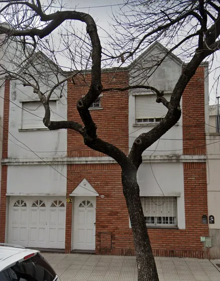 Alquiler - Casa De 2 Plantas En Liniers - Dueño Directo - Apto Profesional - 4 Ambientes Con Cochera - 2 Baños Completos  - 3 Dormitorios - Oliden Al 1000 (entre Av. Emilio Castro Y Pizarro)