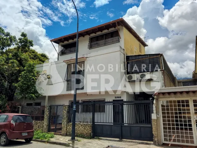 Casa/ Venta/ La California Sur/ 146m2t - 438m2c/ 4h-5b-2p/ Usd. 77.000, 00