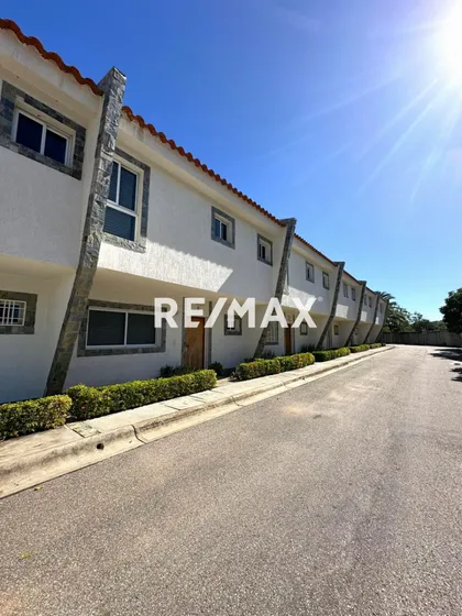 Exclusivo Townhouse En El Conjunto Residencial Brisas De San Miguel, Municipio Maneiro, Isla De Margarita  Cod: 1226