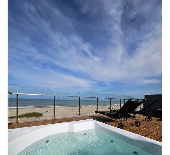 Alquiler Departamento En Las Gaviotas, Mar De Las Pampas, Con Terraza Privada