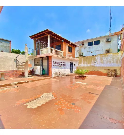 Casa Con Local En Venta, Barrio Sucre, Barcelona