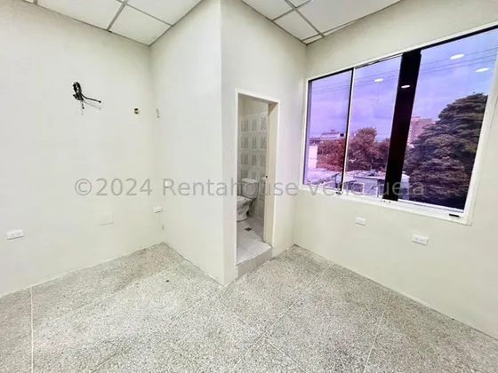 Milagros Inmuebles Oficina Alquiler Cabudare Lara Zona Centro Economica Comercial Economico Código Inmobiliaria Rent-a-house  25-5985