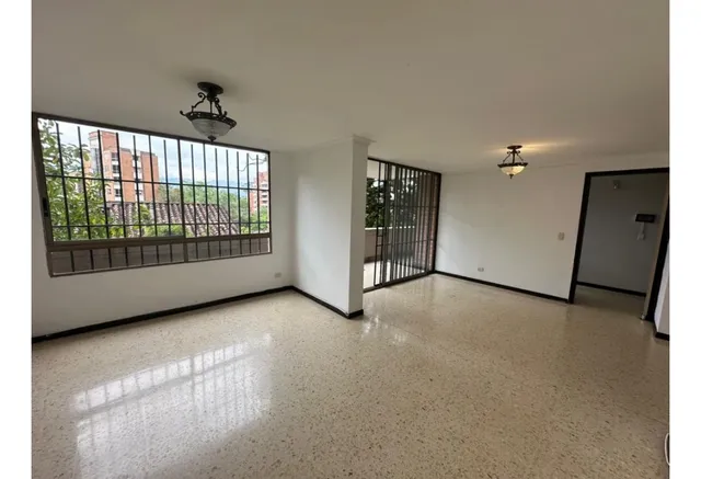 Vendemos Apartamento Para Remodelar Sector Los Yarumos - Poblado