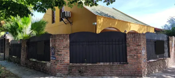 Casa En Ituzaingó (5 Ambientes) Y Garaje- Buena Ubicación!