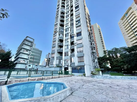 Muy Buen Departamento En Plena Isla De Olivos, A Metros De La Estacion.