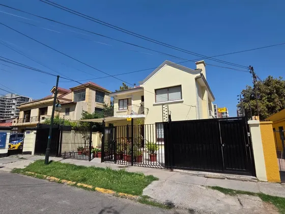 Casa En Venta En Ñuñoa
