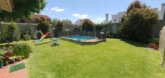 Espectacular Residencia Con Amplio Jardín Y Piscina En Zona Residencial - En Venta