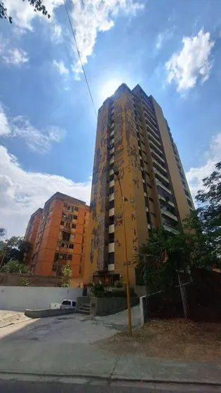 Apartamento En Venta En La Av. Bolívar Norte De Valencia 270912 Lz