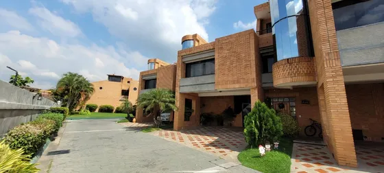 Vendo Hermoso Townhouse Amoblado Y Equipado Listo Para Firmar Y Habtar