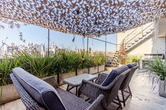 Duplex En Venta 5 Dormitorios Coghlan 