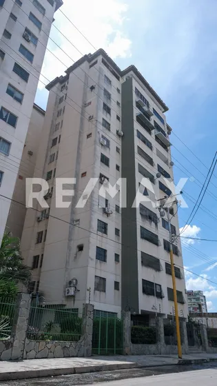 T.r. Vende Apartamento En La Urb. La Ceiba A Escasos Metros De La Av. Bolivar Norte. Valencia  Cod. 287830