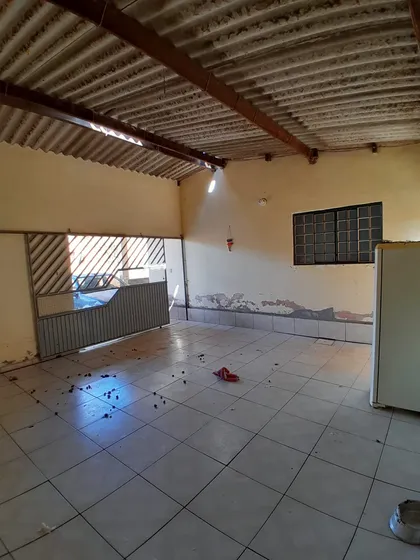 Vendo Casa Com Piscina De 2 Quartos 2 Banheiros 