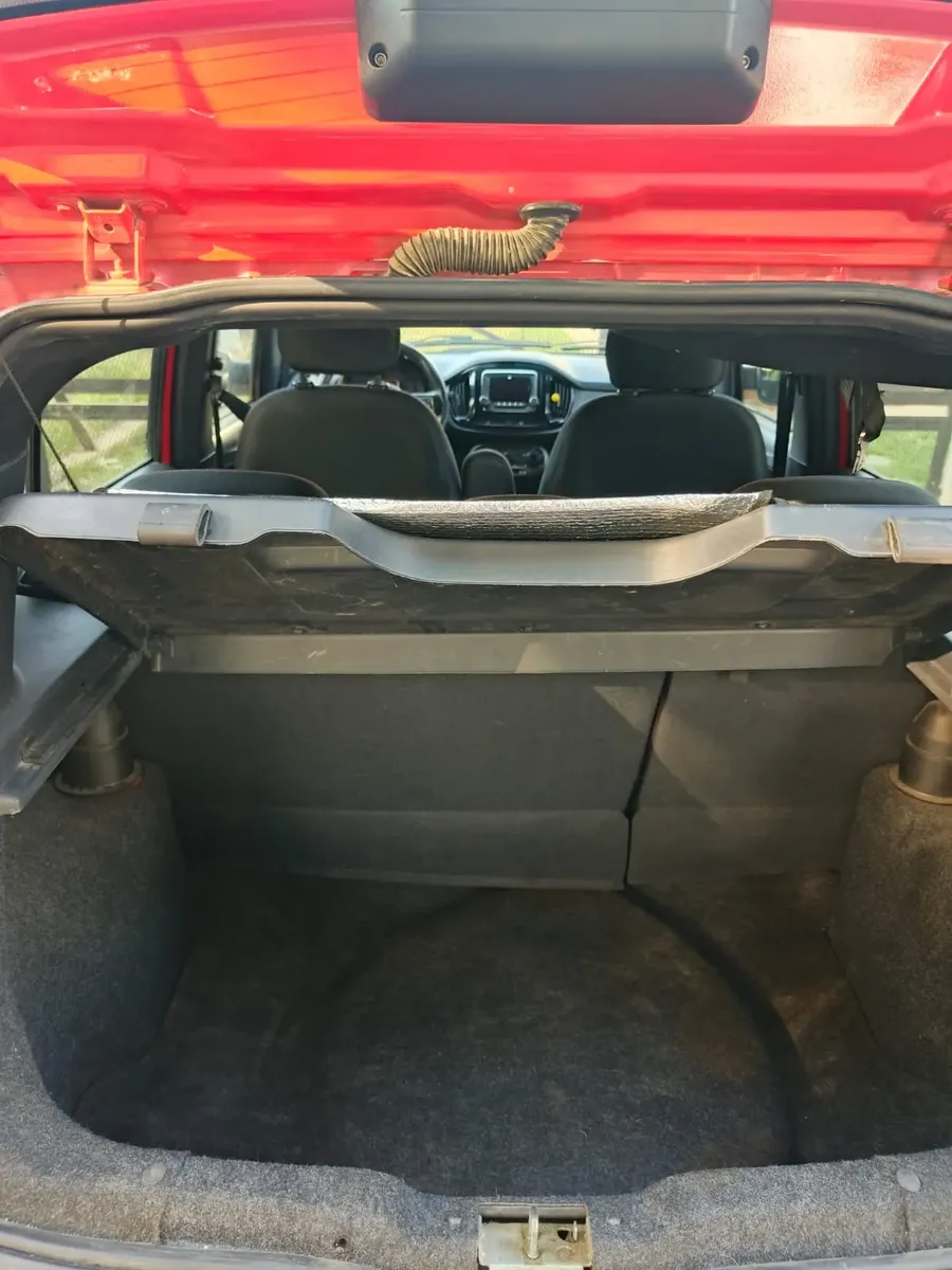 Fiat Uno Sporting 2016 Car with 1.4L Engine541667503501496329