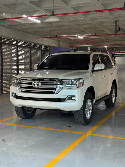 Toyota Land Cruiser 200 Vx