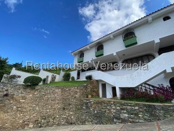 Tg Excelente Casa  En Venta En  Prados Del Este, 1500 Mts2 De Terreno, Piscina, Bello Jardin, Anexo. 25-12286