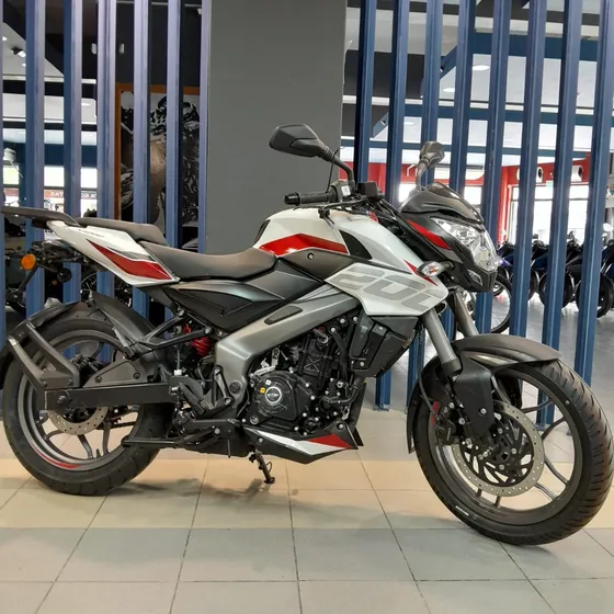 Bajaj Rouser Ns200 // Luciano Motos Agencia Oficial.